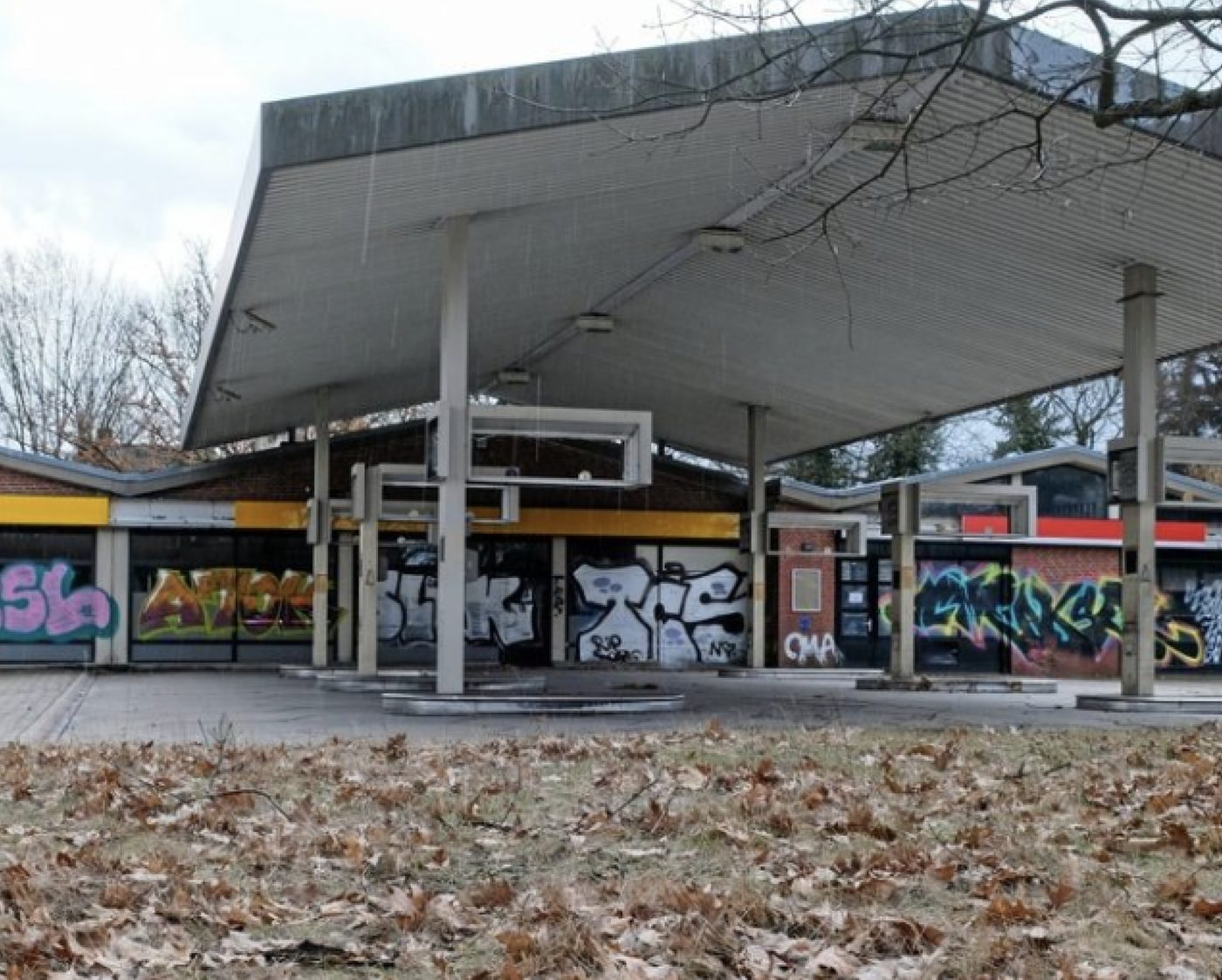 Die Esso-Tankstelle an der Elbchaussee kurz vor dem Abriss